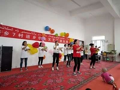 為夢(mèng)想護(hù)航 青春放光彩——疏附縣塔什米里克鄉(xiāng)格勒迪爾郎（7）村舉辦返鄉(xiāng)學(xué)生文藝匯演